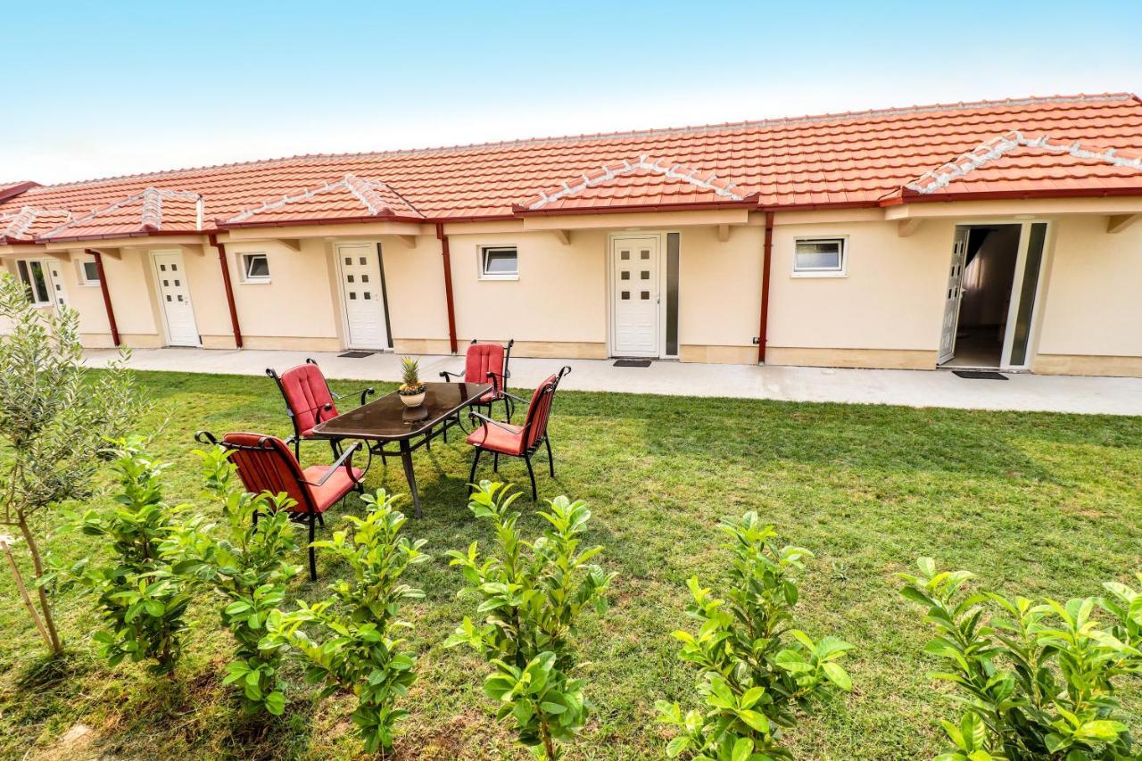 Simo Apartments Airport Podgorica Bagian luar foto