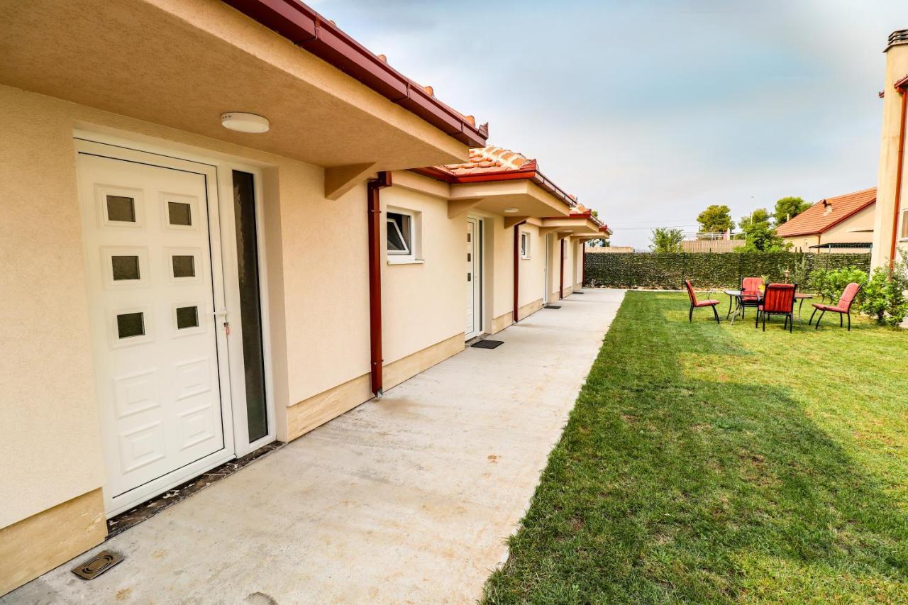 Simo Apartments Airport Podgorica Bagian luar foto