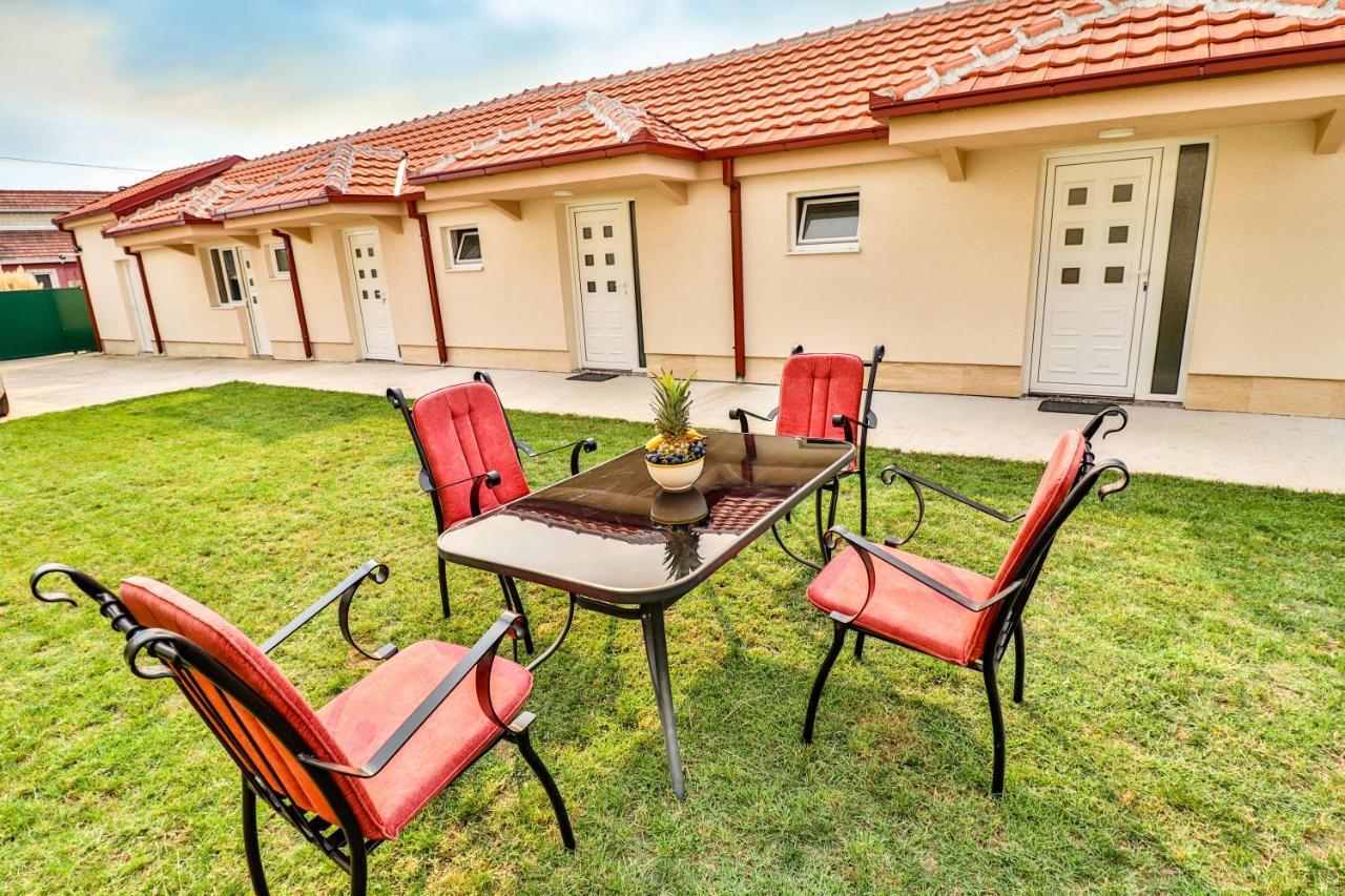 Simo Apartments Airport Podgorica Bagian luar foto