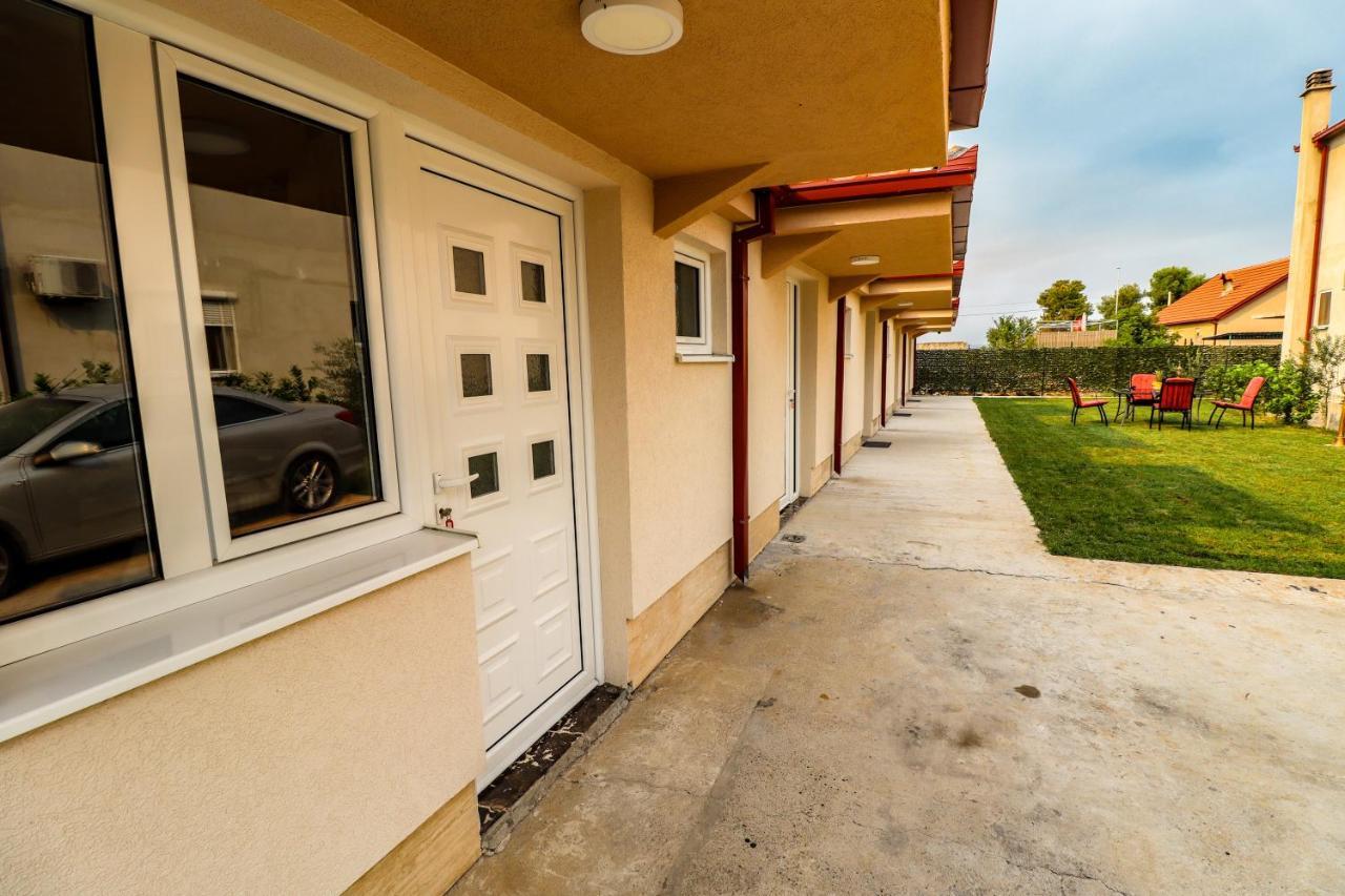 Simo Apartments Airport Podgorica Bagian luar foto