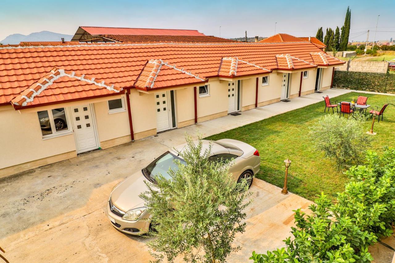 Simo Apartments Airport Podgorica Bagian luar foto