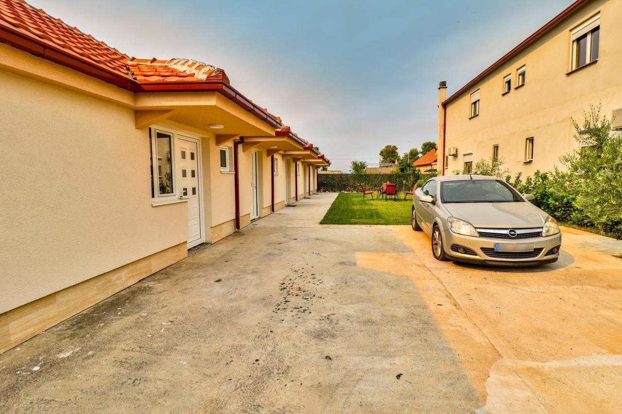 Simo Apartments Airport Podgorica Bagian luar foto